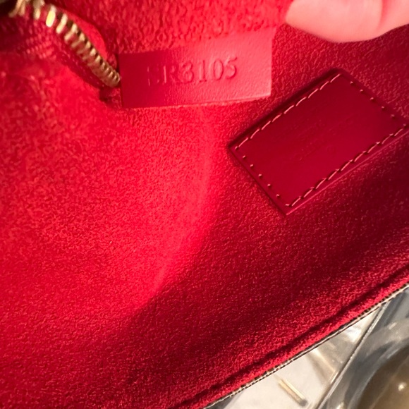 NEW LOUIS VUITTON CAISSA HOBO Cherry Interior & Trim. - Picture 10 of 11